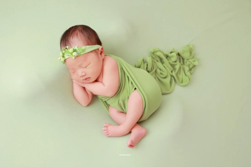 泽州宝宝边吃边拉正常吗